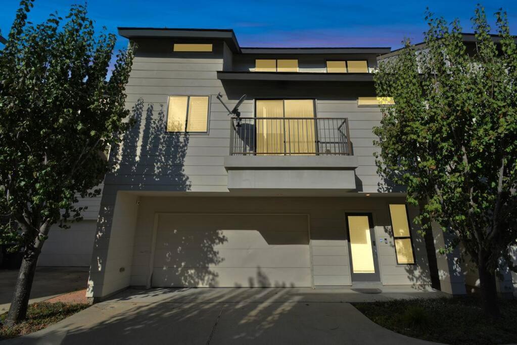 Villa 3Br/3.5Ba Three Story East Downtown Townhouse With View à Houston Extérieur photo
