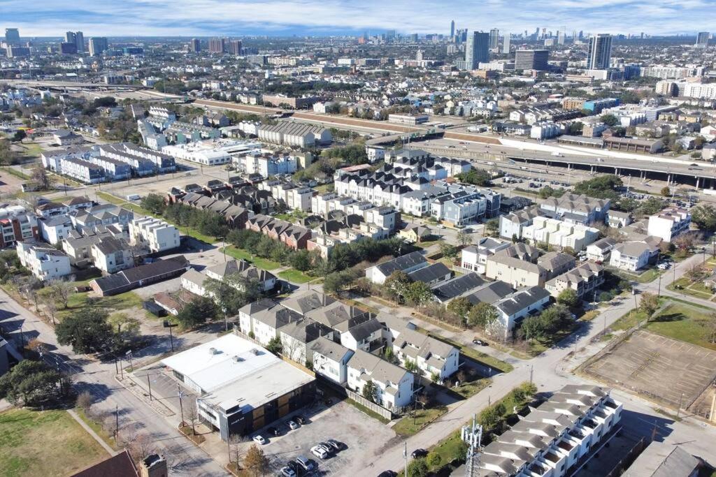 Villa 3Br/3.5Ba Three Story East Downtown Townhouse With View à Houston Extérieur photo